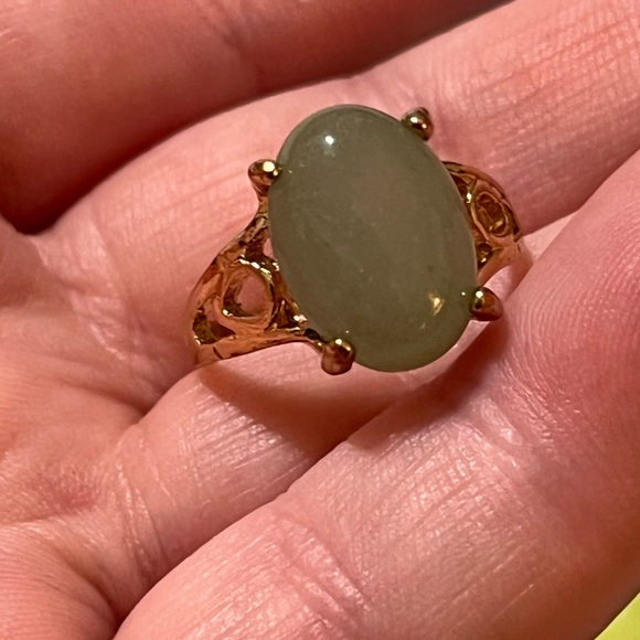 Unbranded Faux Jade Gold Tone Metal Costume Jewelry Size 6 Ring - Picture 7 of 7